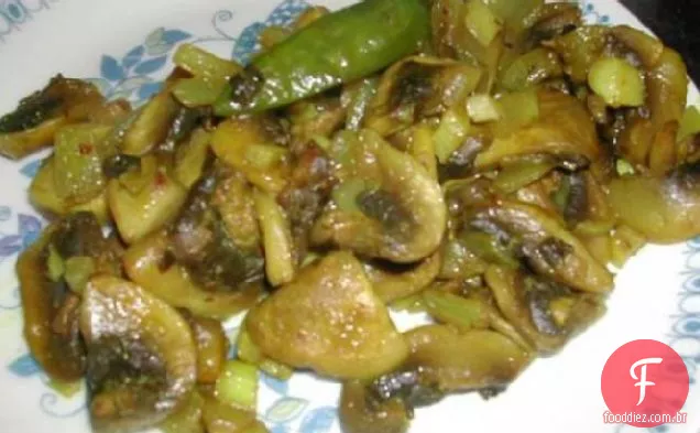 Cogumelos picantes com gengibre e pimentões