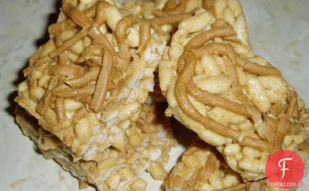 Barras Crocantes Do Arroz Da Manteiga De Amendoim