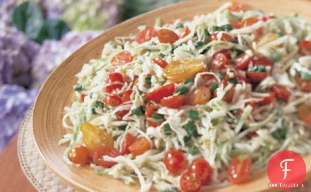 Repolho e tomate Slaw com xerez-vinagrete de mostarda