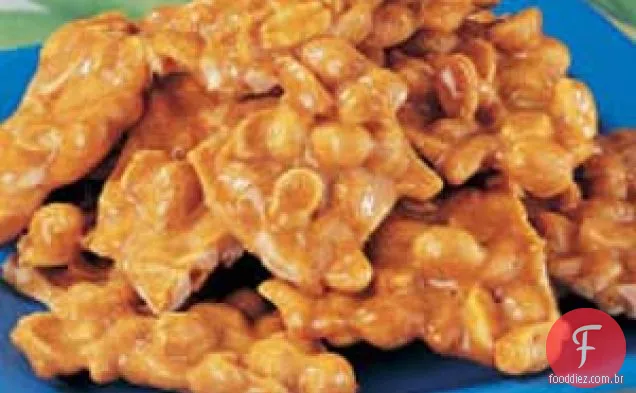 Tofu frito com molho de ameixa asiático ou molho de amendoim tailandês
