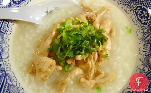 Sopa tailandesa de frango e arroz-Kao Tom Gai
