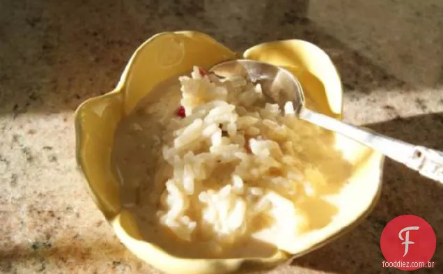 Pudim de arroz com passas e canela (Arroz Con Leche)