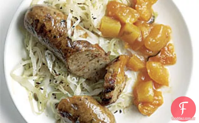 Salsichas salteadas e repolho com Chutney de Damasco-manga