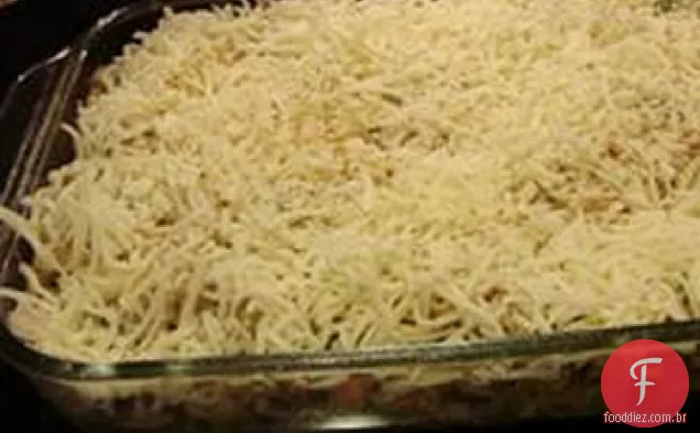 Assar um prato de frango, vegetais e arroz
