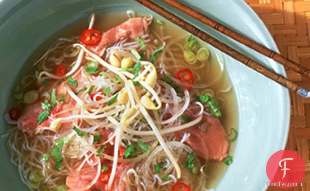 Pho (sopa vietnamita de carne e macarrão)