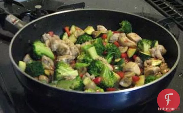 frango frite com legumes misturados congelados