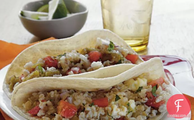 Tacos macios com Chile verde-arroz e ovo de coentro