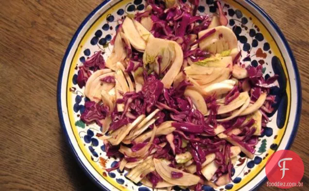 Salada Crocante De Repolho E Erva-Doce De Inverno