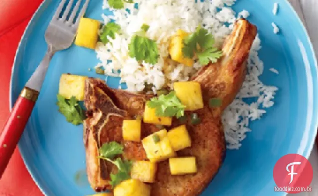 Costeletas de porco com abacaxi e arroz