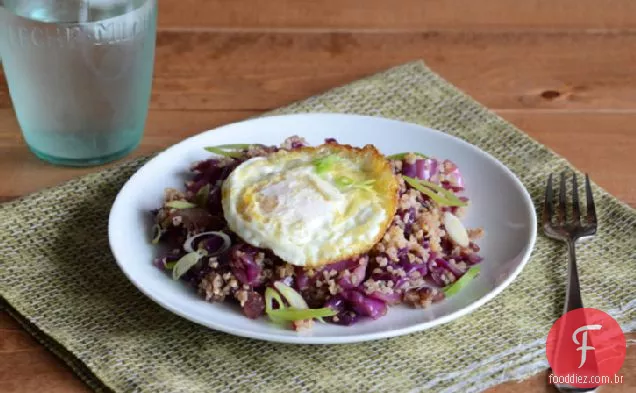 Arroz frito-repolho roxo e trigo Bulgur {com ovo frito}