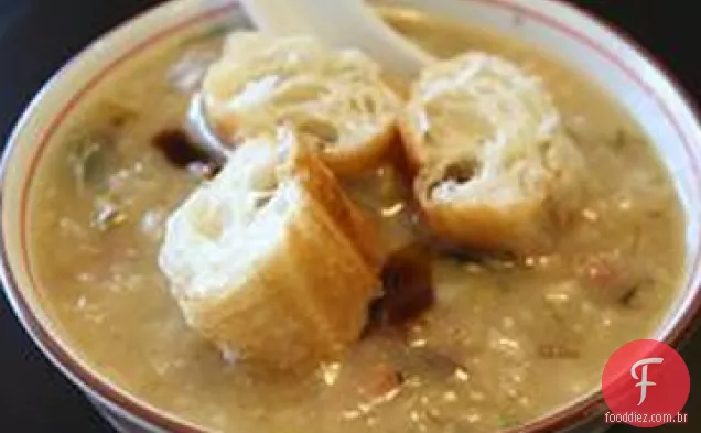Carne de porco e ovo do século arroz Congee