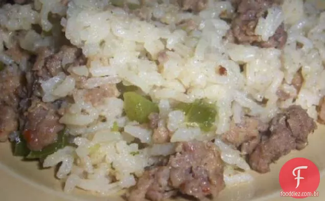 Salsicha e arroz assar