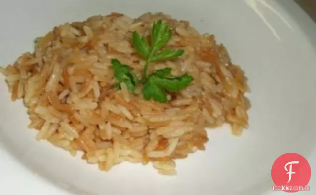 Arroz cozido no vapor picante com cominho e suco de limão
