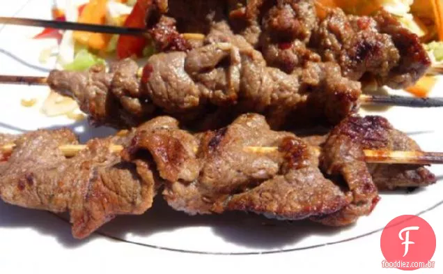 Espetos De Carne Tailandesa Grelhada