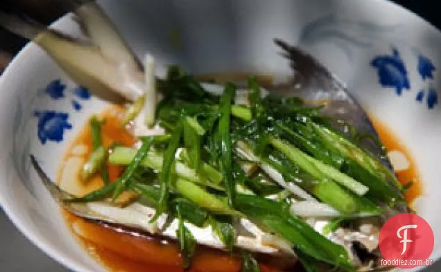 Peixe Chinês Cozido No Vapor Com Cebolinha