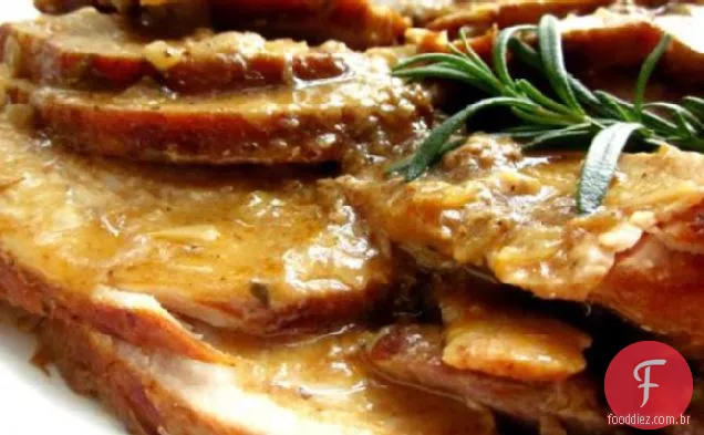 Assado de porco sufocado sobre arroz