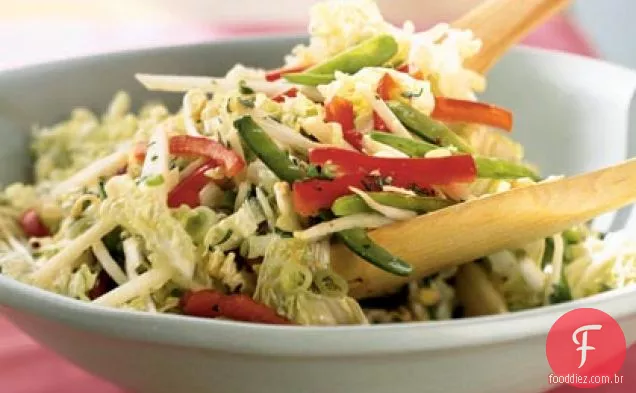 Napa repolho e neve ervilha Slaw