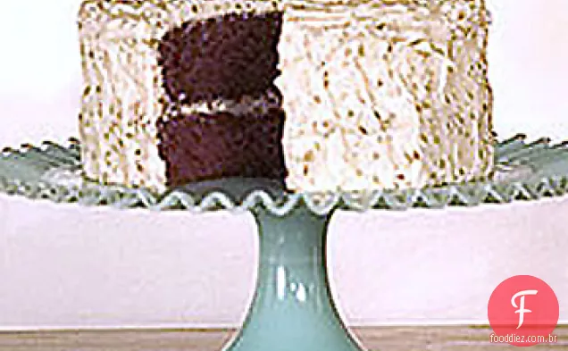 Bolo de veludo vermelho de Montclair Martha's