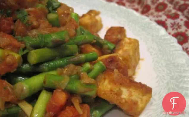Aspargos salteados com Tofu e tomate Curry