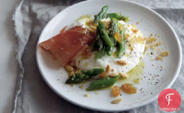 Burrata com aspargos, pinhões e passas douradas Receita
