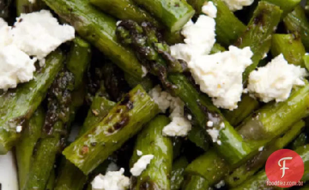 Espargos Grelhados E Salada Feta