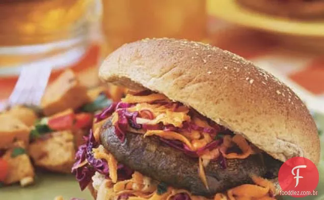 Hambúrgueres De Cogumelos Portobello Com Slaw De Cenoura E Repolho