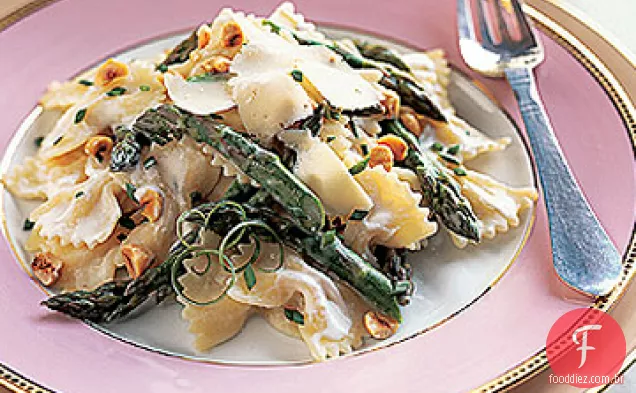 Farfalle com Mascarpone, aspargos e avelãs