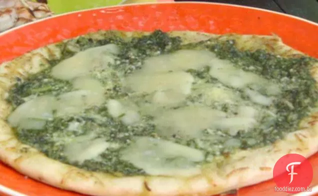 Pão achatado grelhado com espargos Pesto e Fontina