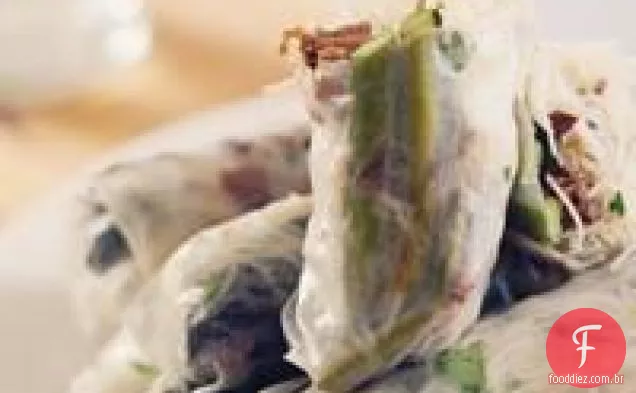 Pãezinhos frescos de cogumelos, porco e aspargos