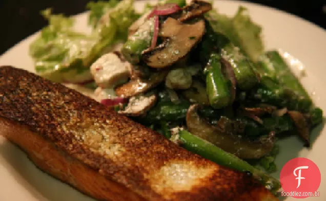 Salada de cogumelos e espargos