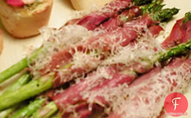 Espargos embrulhados em Prosciutto crocante