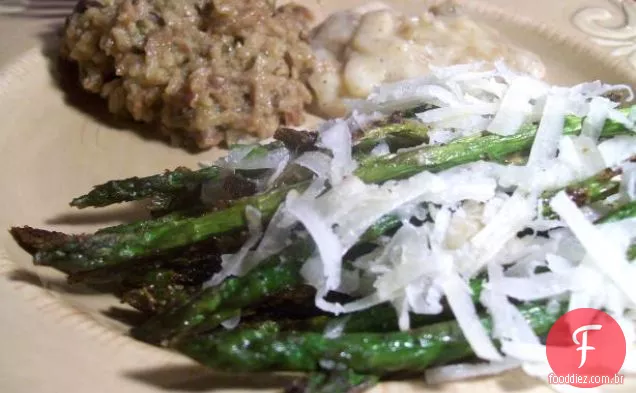 Aspargos e fritada de cogumelos