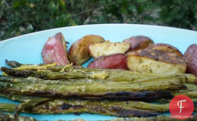 Salsicha de vitela com molho de aspargos e dicas de aspargos