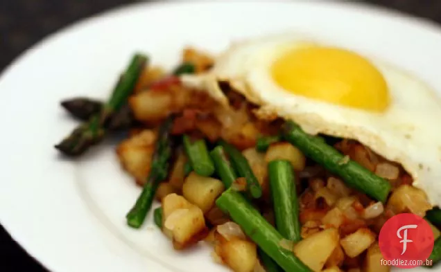 Jantar esta noite: aspargos da primavera e Hash de Bacon