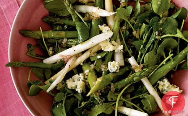 Salada de espargos e verduras da primavera com vinagrete de Gorgonzola
