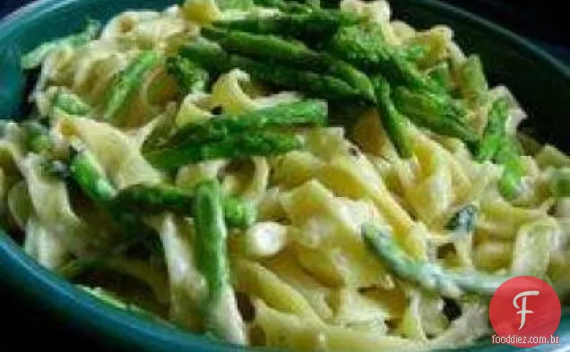 Penne com espargos e molho de Creme