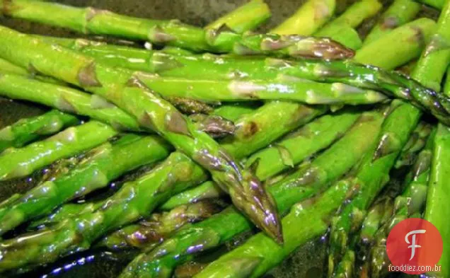 Espargos Assados Com Molho De Manteiga Marrom Balsâmico