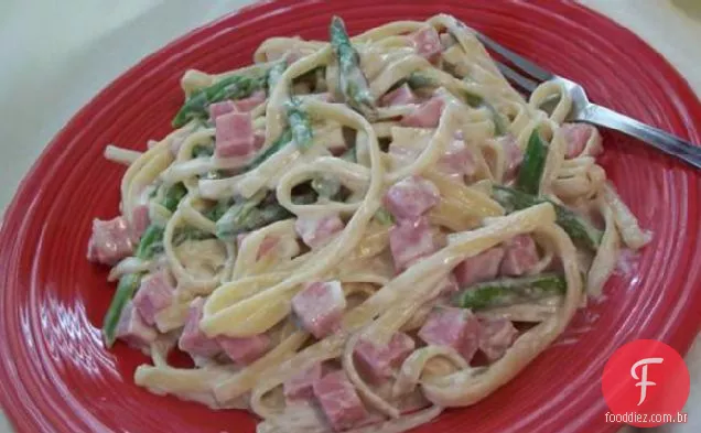 Presunto E Espargos Fettuccine