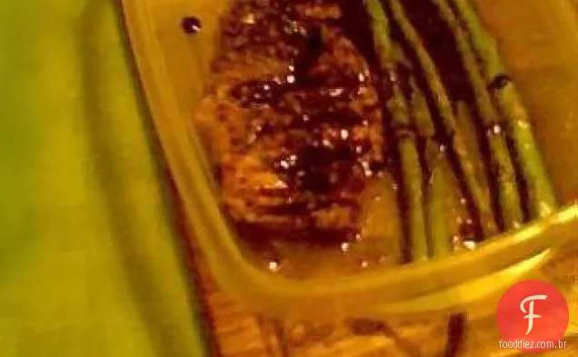 Frango Grelhado Com Vidro Balsâmico Com Espargos