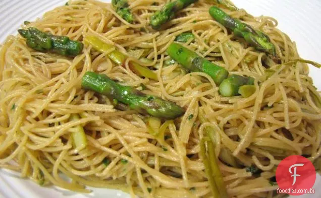 Linguini com Prosciutto e espargos
