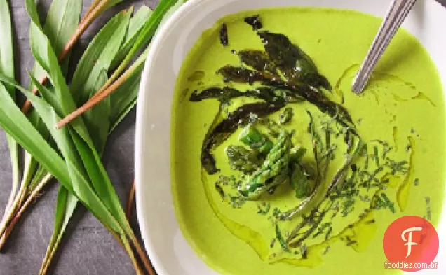 Espargos e sopa de rampa com iogurte