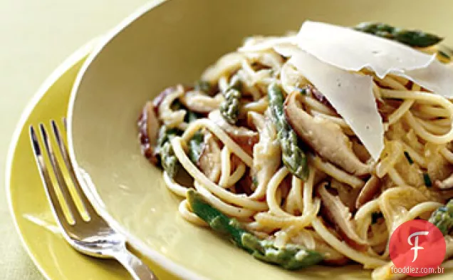 Espaguete com espargos, Cogumelos Shiitake, limão e cebolinha