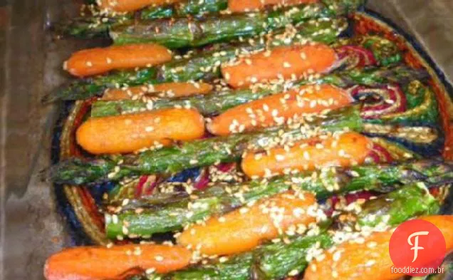 Cenouras Assadas E Aspargos Com Gergelim E Gengibre