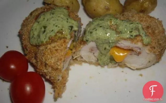 Peitos de frango recheados com molho de Creme Pesto