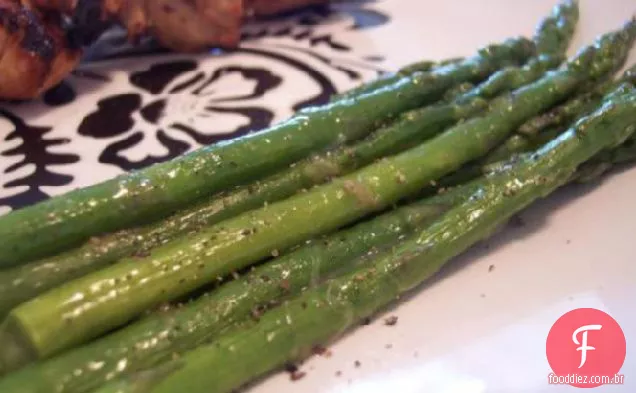 Salada de espargos com vinagrete de limão