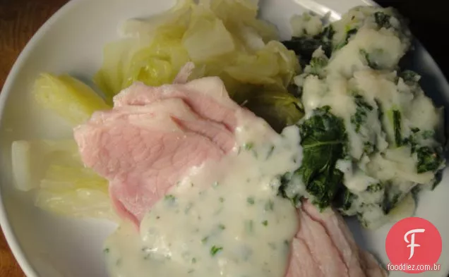 Cozinhe O Livro: Bacon Irlandês Tradicional, Repolho E Molho De Salsa