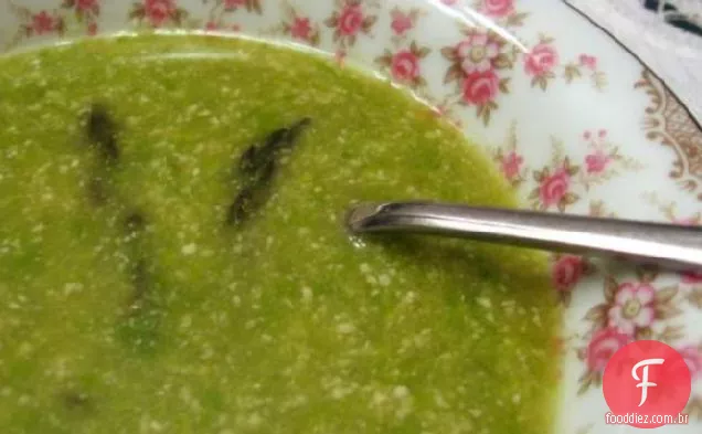 Espargos e sopa de amêndoa