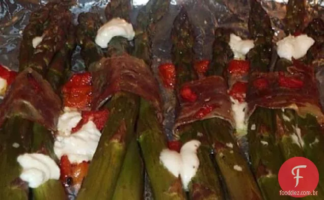 Pacotes De Espargos Com Prosciutto E Queijo De Cabra