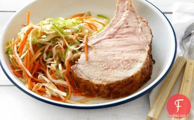 Grelhado Rack De Carne de porco com repolho