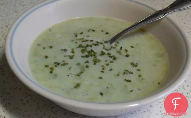Creme com baixo teor de gordura da sopa de aspargos